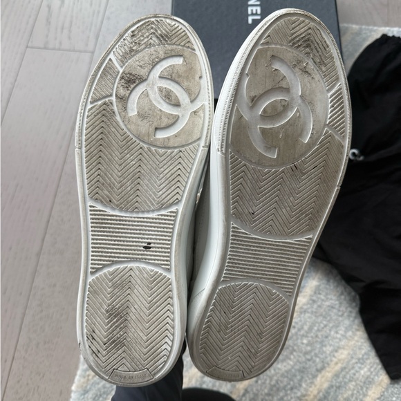 CHANEL REV White Sneakers Size 40 - Picture 15 of 15